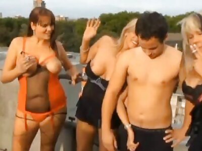 Pozand pentru camera femei grase nud goala